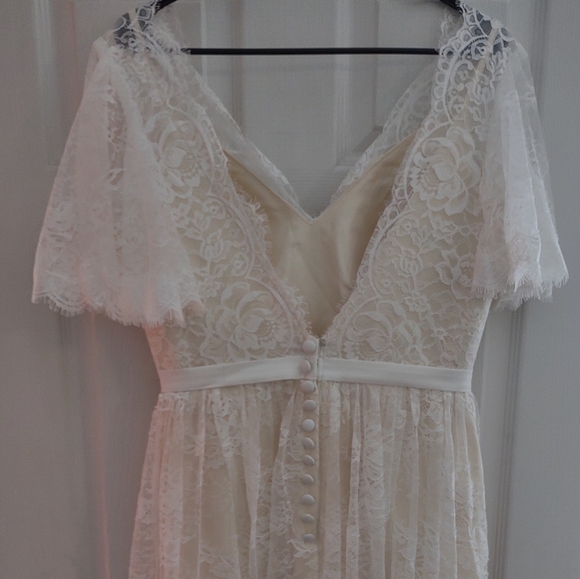 Boho lace wedding dress. - Picture 3 of 10
